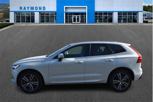 2021 Volvo XC60 T6 Momentum