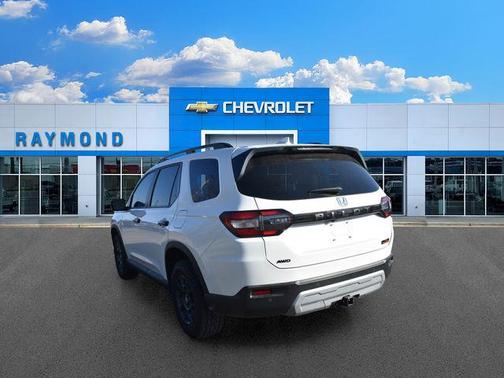 Platinum White Pearl 2025 Honda Pilot TrailSport