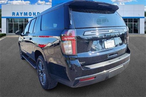 2022 Chevrolet Suburban 4WD Z71