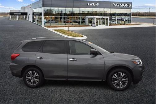 2018 Nissan Pathfinder SV