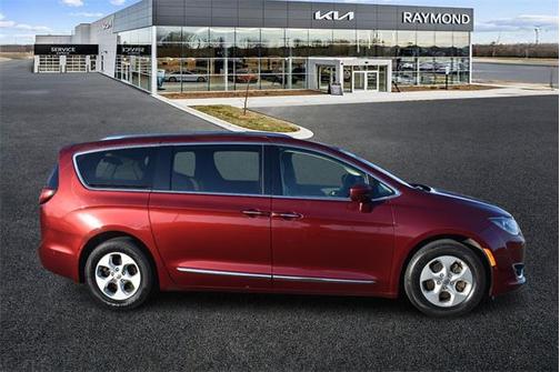 2017 Chrysler Pacifica Touring-L