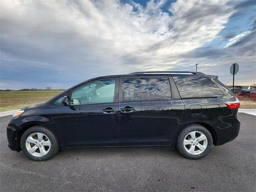 2016 Toyota Sienna LE