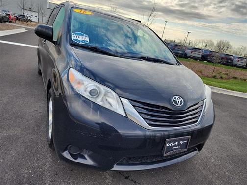 2016 Toyota Sienna LE