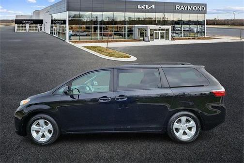 2016 Toyota Sienna LE