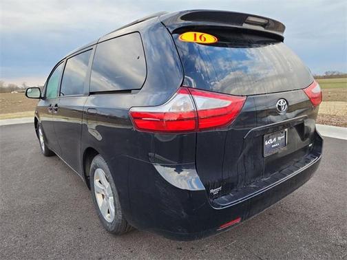 2016 Toyota Sienna LE