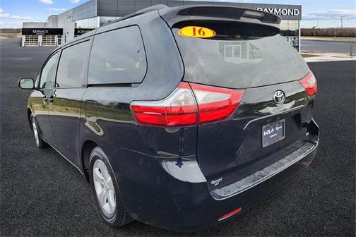 2016 Toyota Sienna LE