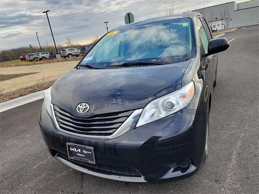 2016 Toyota Sienna LE