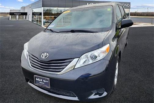 2016 Toyota Sienna LE
