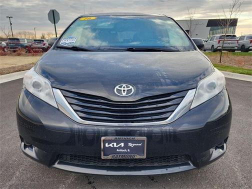 2016 Toyota Sienna LE