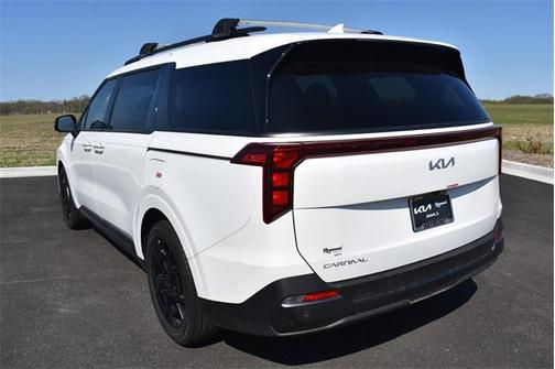 2025 Kia Carnival SX