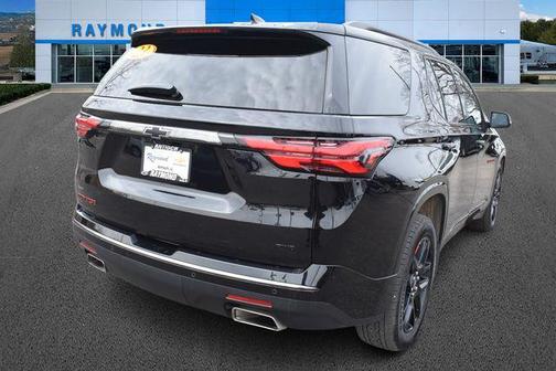 Mosaic Black Metallic 2023 Chevrolet Traverse Premier