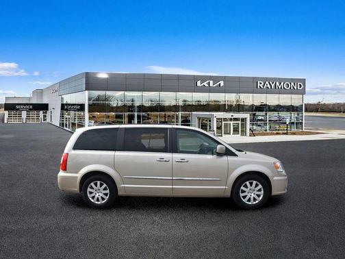 Sandstone 2014 Chrysler Town & Country Touring