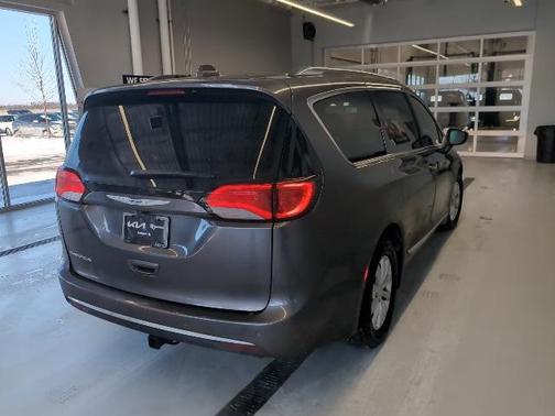 2018 Chrysler Pacifica Touring-L