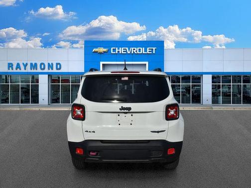 Alpine White 2017 Jeep Renegade Trailhawk