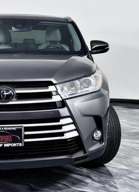 Gray 2019 Toyota Highlander XLE