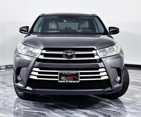 Gray 2019 Toyota Highlander XLE