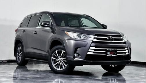 Gray 2019 Toyota Highlander XLE