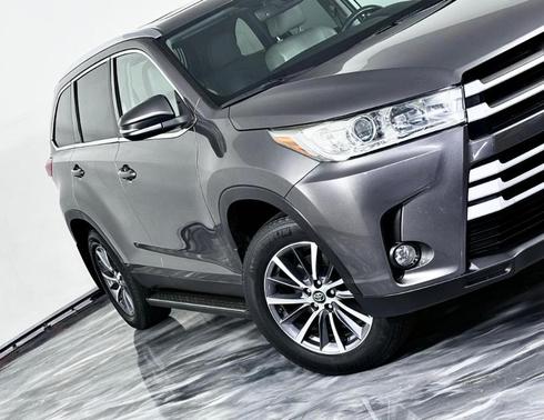 Gray 2019 Toyota Highlander XLE