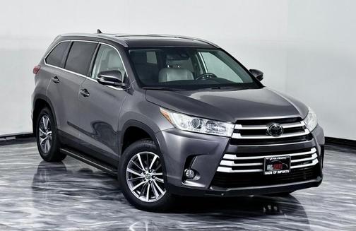 Gray 2019 Toyota Highlander XLE