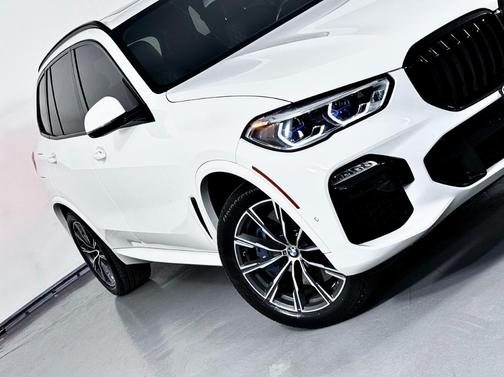 2020 BMW X5 M50i
