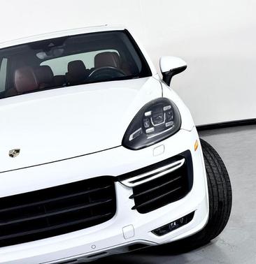 2016 Porsche Cayenne GTS