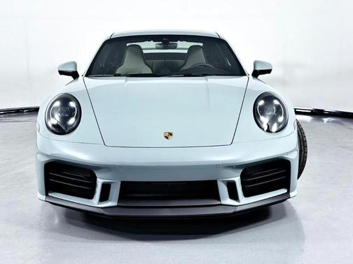 2025 Porsche 911 Carrera