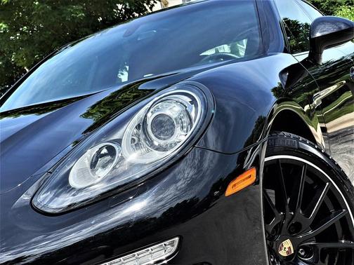 Photo 5 of 32 of 2015 Porsche Panamera S
