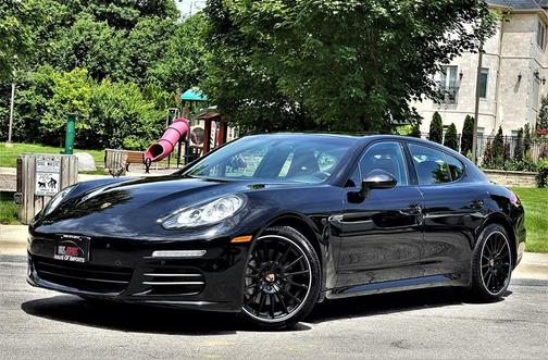 Photo 3 of 32 of 2015 Porsche Panamera S