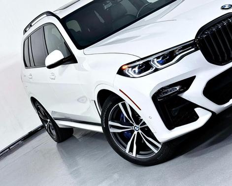 2021 BMW X7 M50i