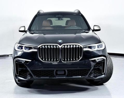 2022 BMW X7 M50i