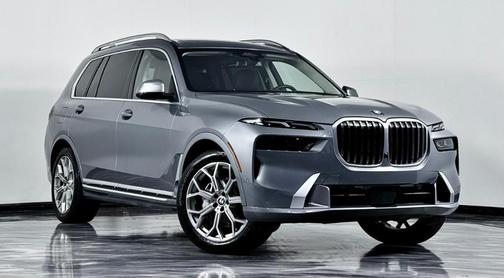 Gray 2025 BMW X7 xDrive40i