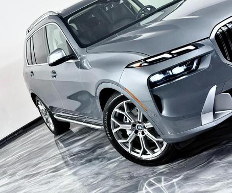 Gray 2025 BMW X7 xDrive40i