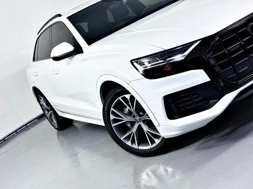 2021 Audi Q8 55 Premium