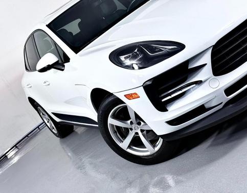 2020 Porsche Macan Base