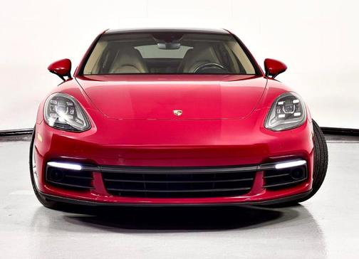 2018 Porsche Panamera 4