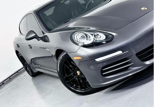 2016 Porsche Panamera 4