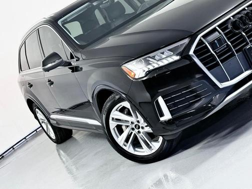 2023 Audi Q7 45 Premium Plus