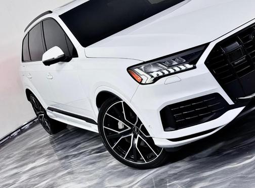 Glacier White Metallic 2021 Audi Q7 55 Prestige