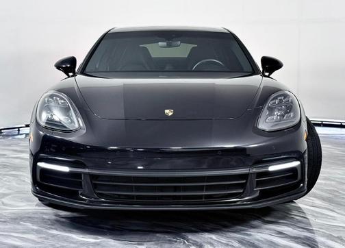2018 Porsche Panamera 4