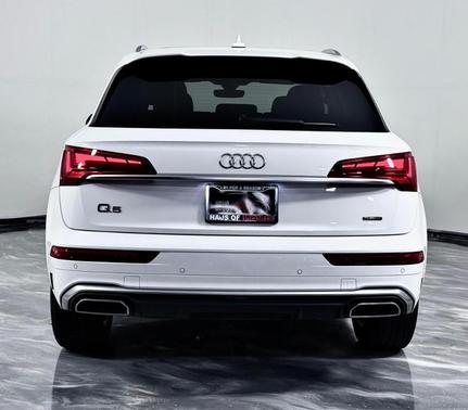 Ibis White 2023 Audi Q5 45 S line quattro Premium