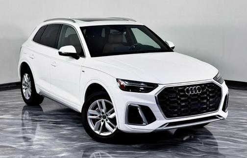 Ibis White 2023 Audi Q5 45 S line quattro Premium