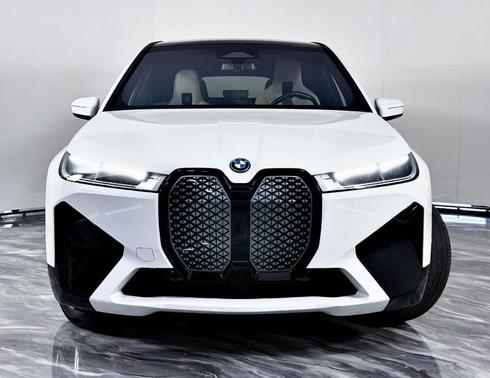 White 2023 BMW iX xDrive50