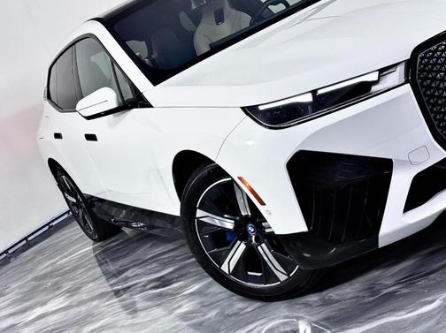 White 2023 BMW iX xDrive50