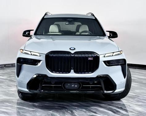 Gray 2024 BMW X7 M60i