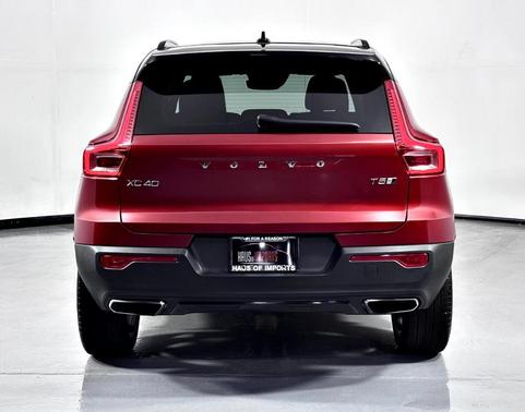 2019 Volvo XC40 T5 R-Design