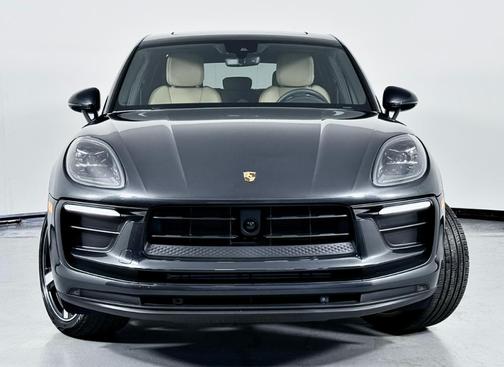 2022 Porsche Macan Base