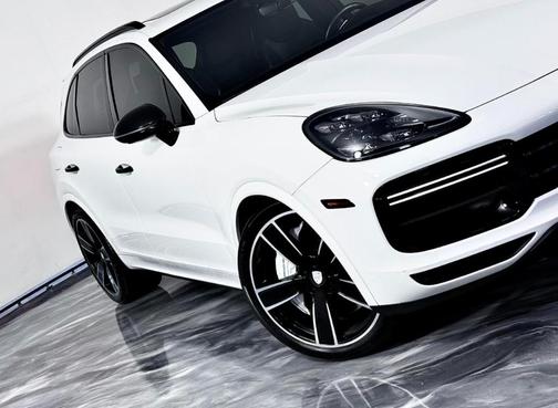 White 2019 Porsche Cayenne Turbo