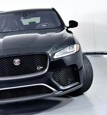 2020 Jaguar F-PACE SVR