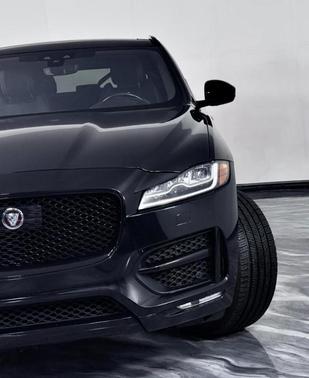 2019 Jaguar F-PACE 30t R-Sport