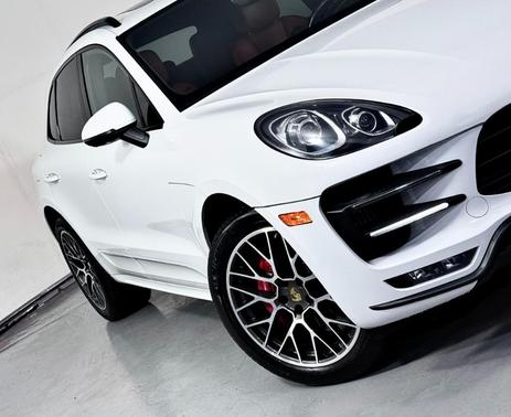 2018 Porsche Macan Turbo
